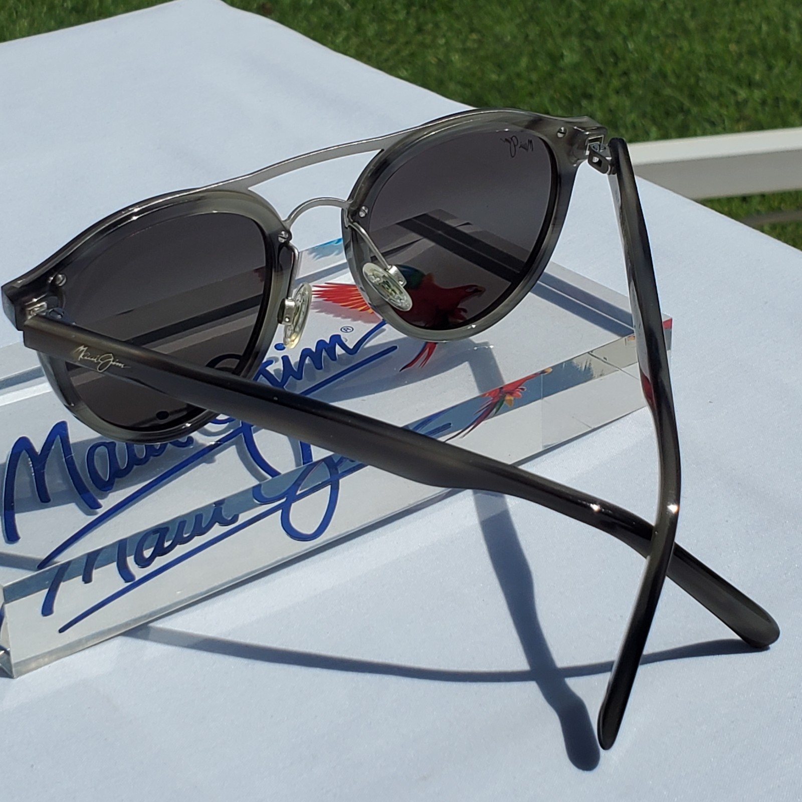 *******Maui Jim “SUNNY DAYS” 529-14E Gloss Grey Horn Frames / Grey Lenses*******