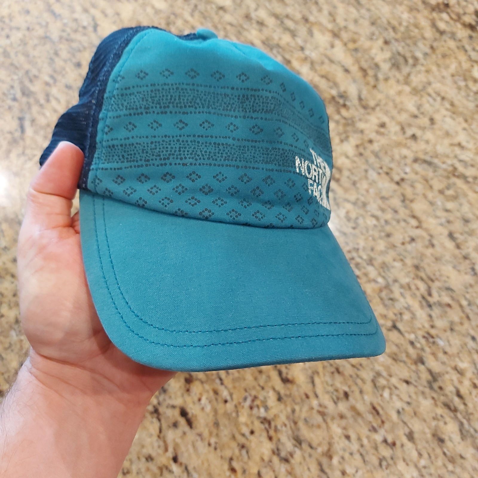 The North Face Unisex Lo Pro Trucker Urban w/Logo & Design on Front Snapback