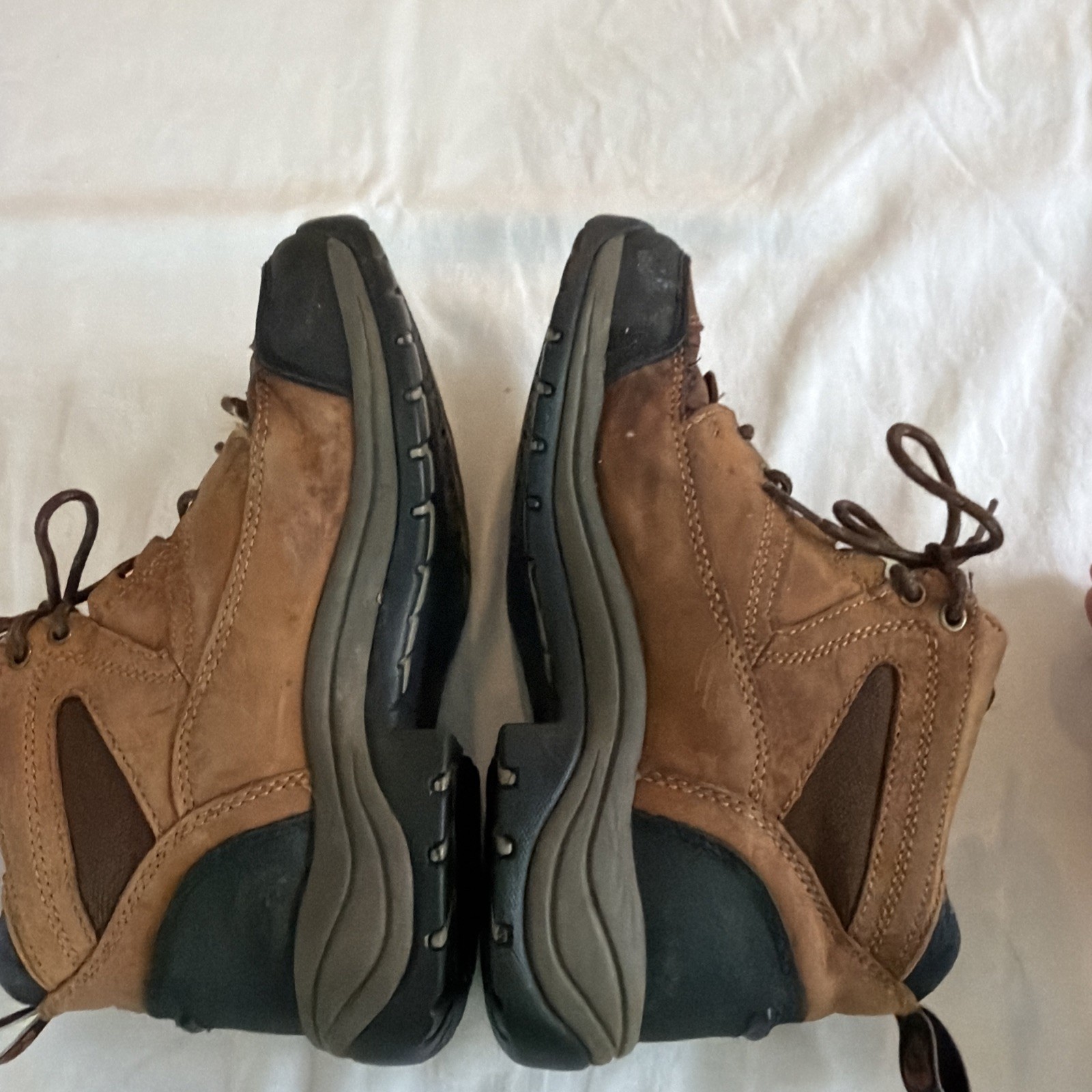 Ariat Women’s Size 7.5 B Brown Hiking Boots. Used. No Returns Accepted.