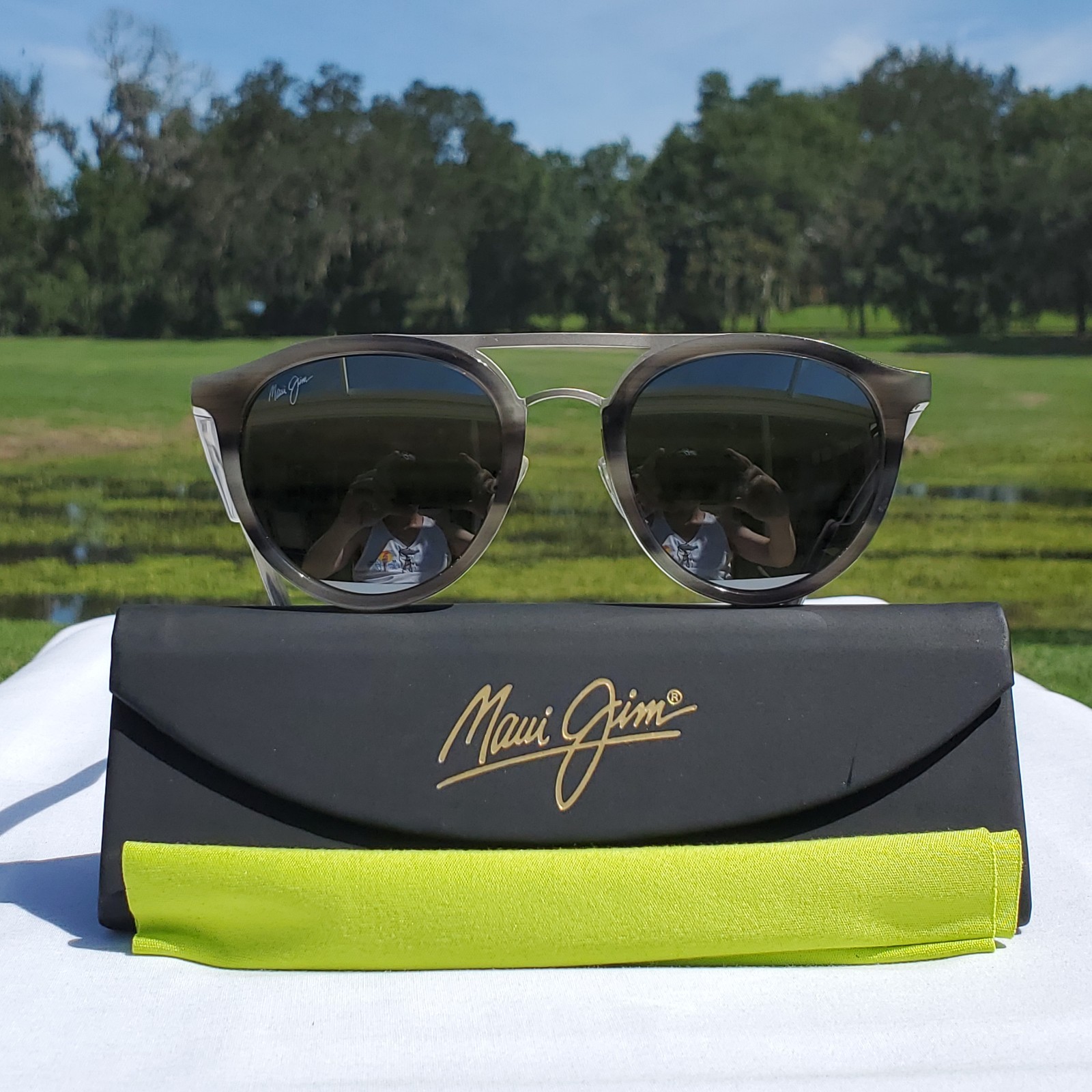 *******Maui Jim “SUNNY DAYS” 529-14E Gloss Grey Horn Frames / Grey Lenses*******