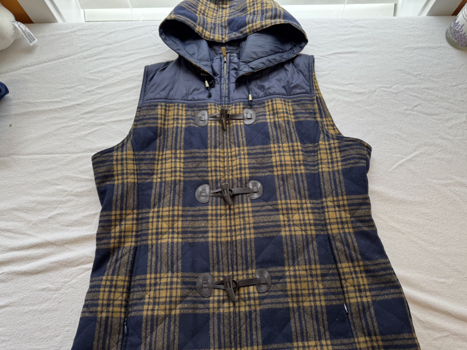 Pendleton Quilted Wool Vest Hood Blue Gold Plaid Medium Aztec Button