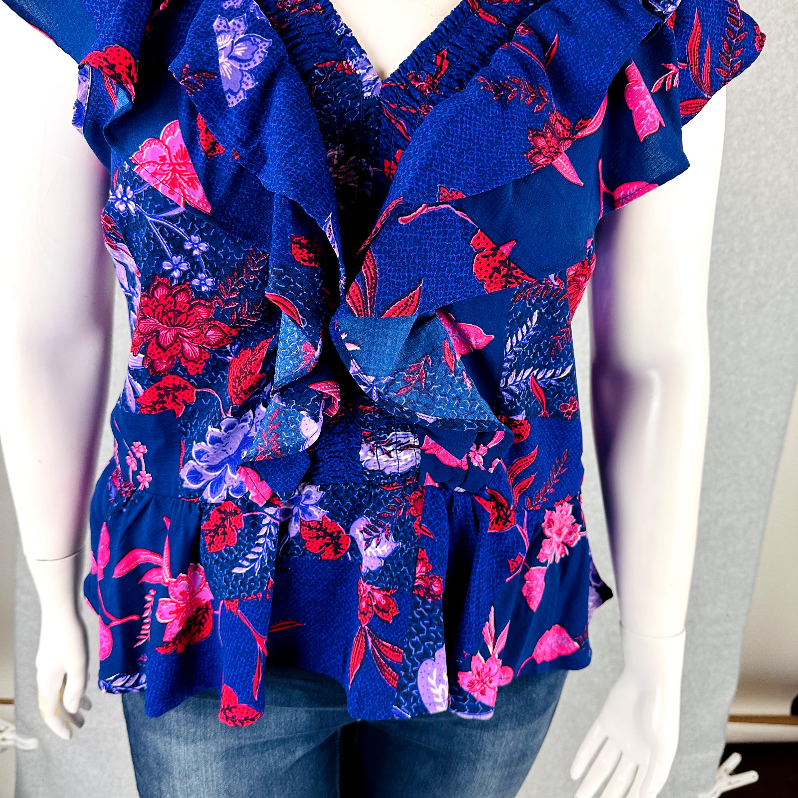 Sofia Jeans Womans Large Bouse Purple Floral Ruffle V-Neck Smocked