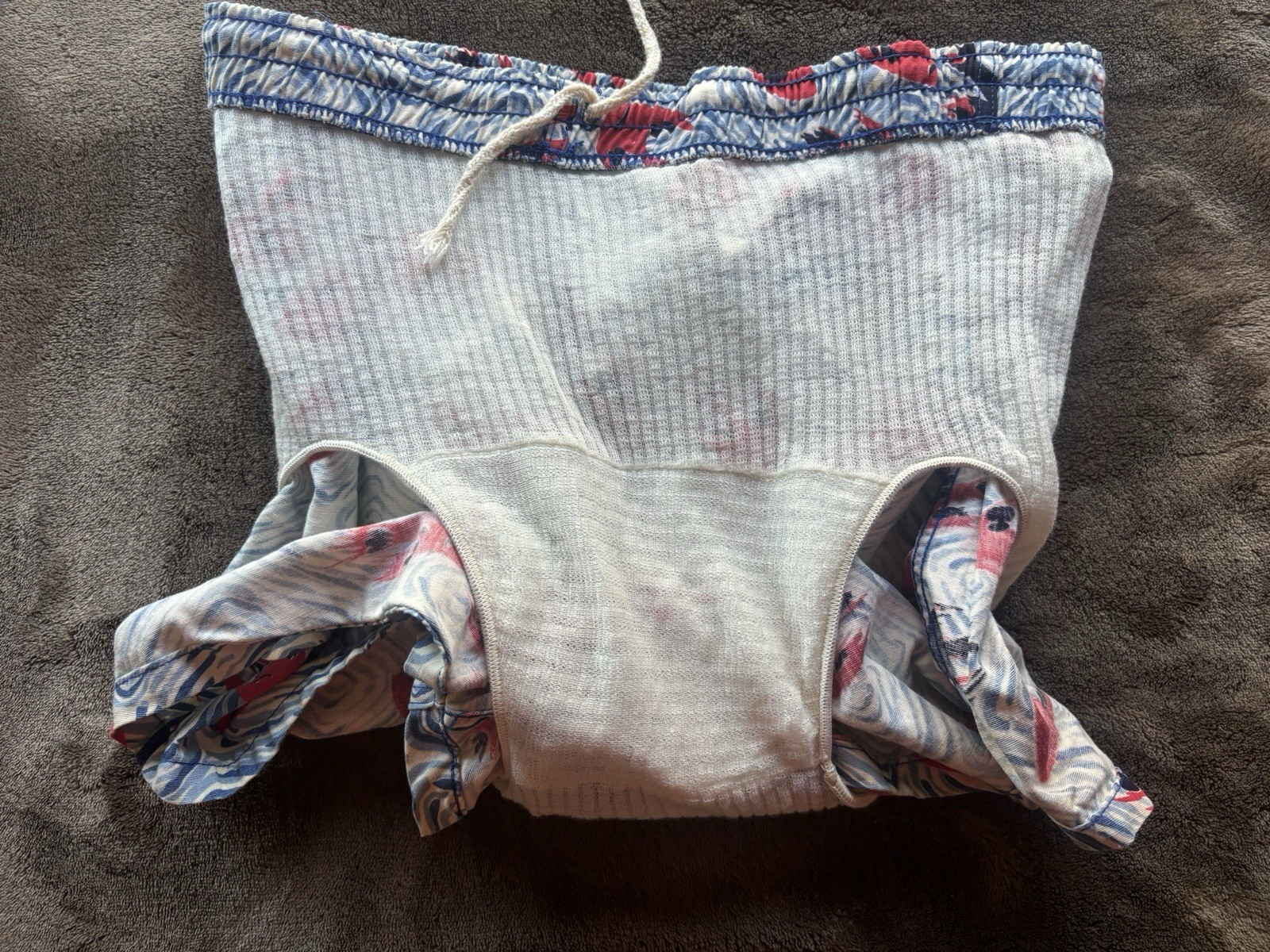 1950s Vintage Men’s Swimsuit Van Heusen fish design 32 Good Condition