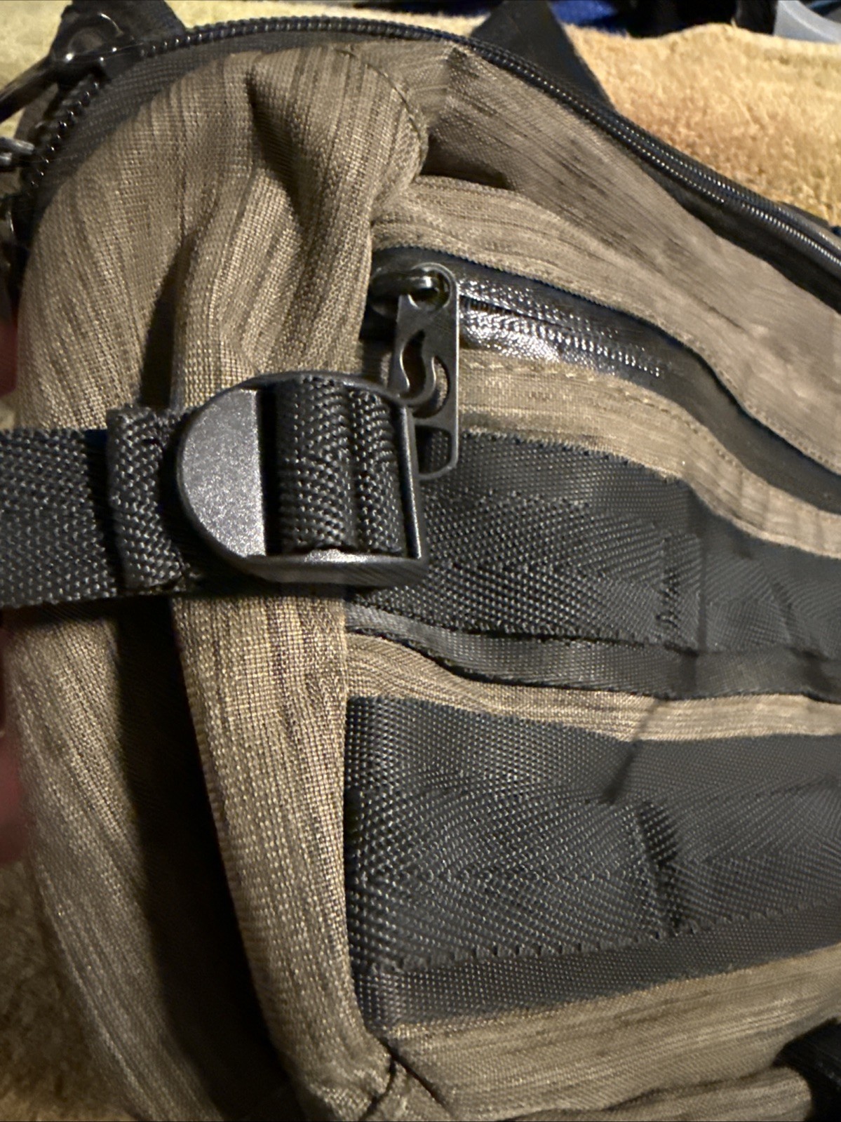 Skunk Sling M Smell Odor Weather Proof Stash Bag Carbon Lining