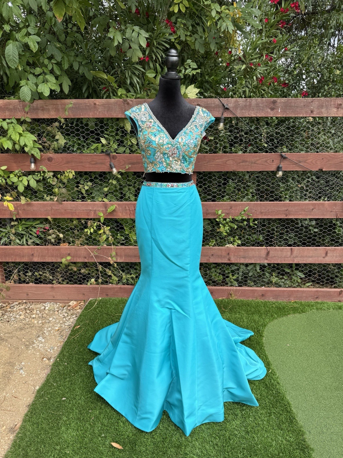Sherri Hill Aqua Beaded Sequin Mermaid Gown V-Neck two-piece Long Formal 4