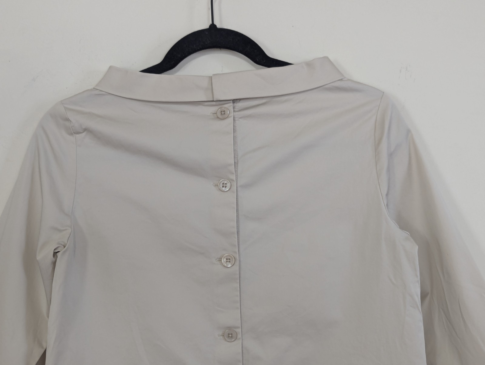 COS Women Minimalist Top Size 2 Cotton Back Button Structured Classic Old Money