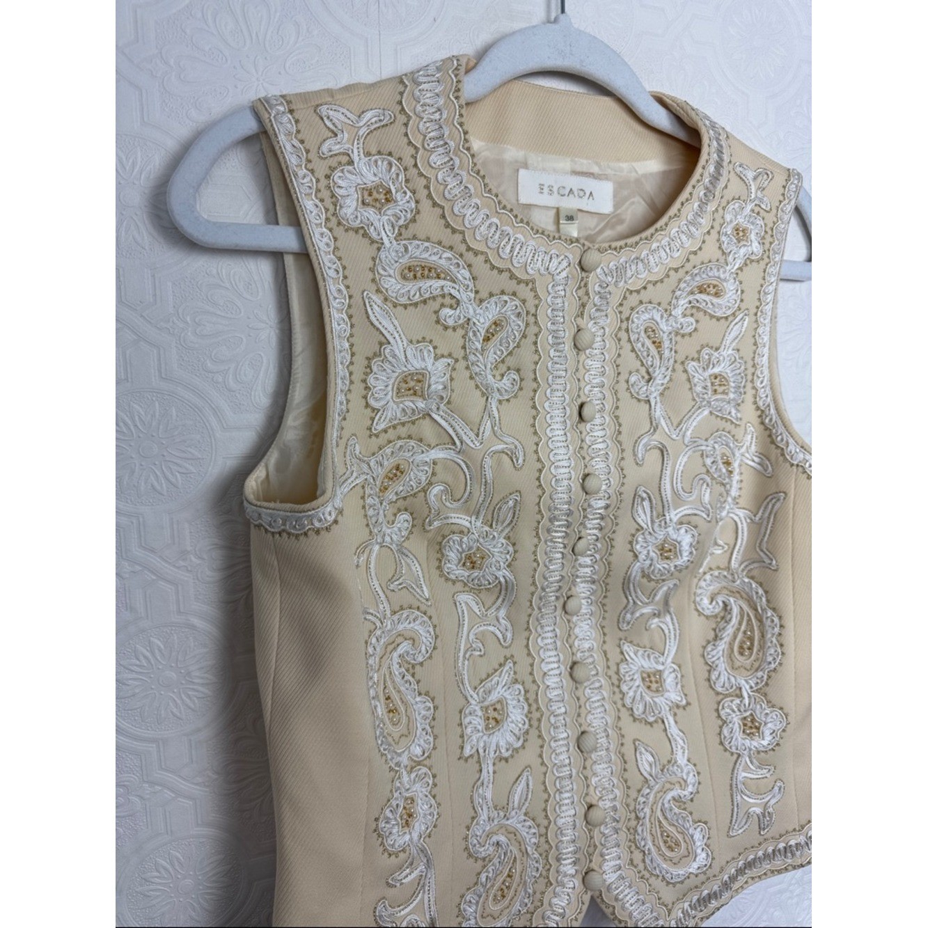 Escada Cream Embroidered Vest 100% Wool Beaded Button Front Size 38 Luxury