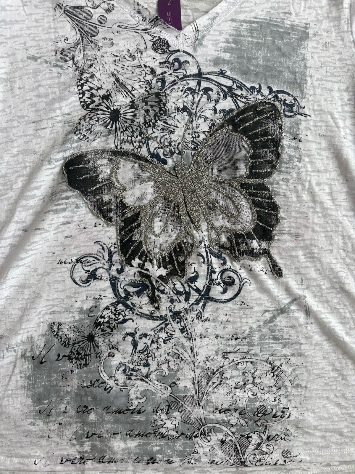 Beverly Drive Women’s Y2K 3X Plus White Knit V-Neck Tee Butterfly Graphic Beaded
