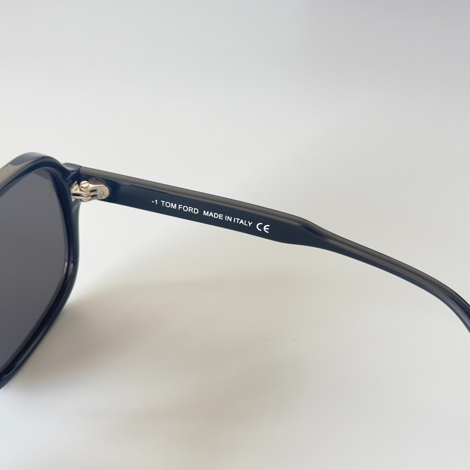 Tom Ford Falconer Sunglasses TF884 Black/Black 60-18-140mm With Case