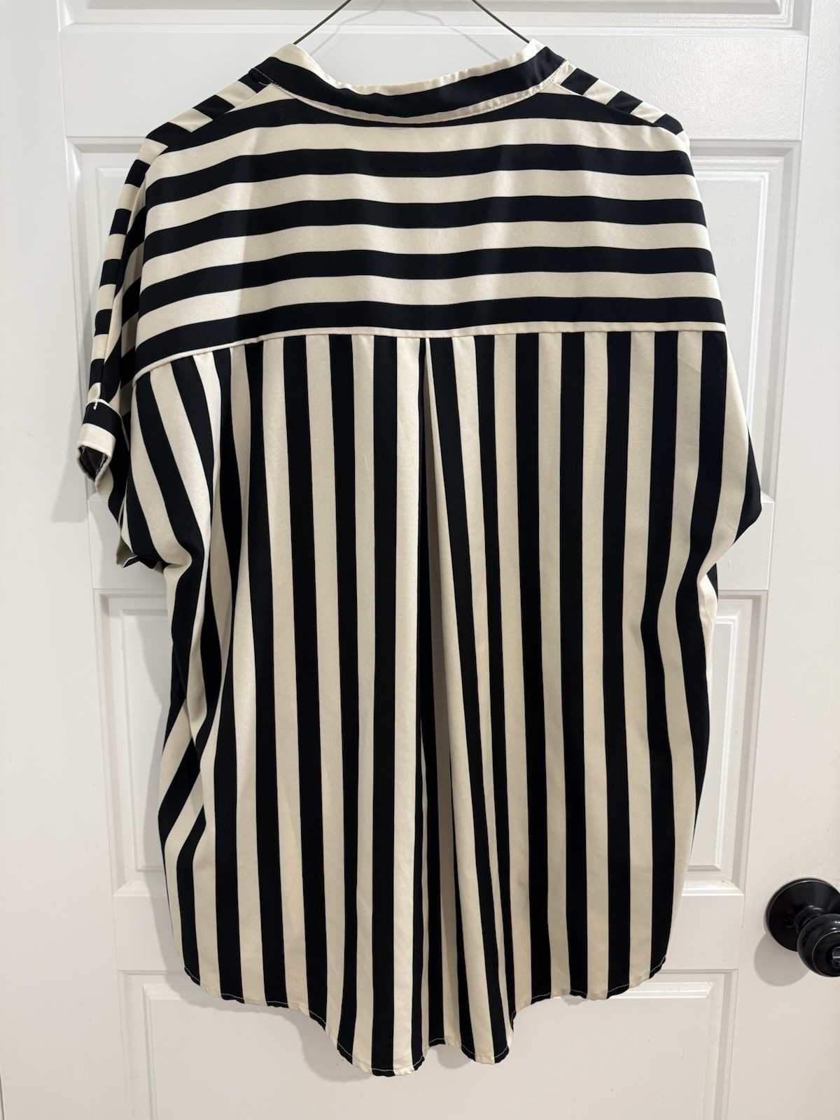 Womens Black & White Striped Collared Short Sleeve Button Front Blouse L