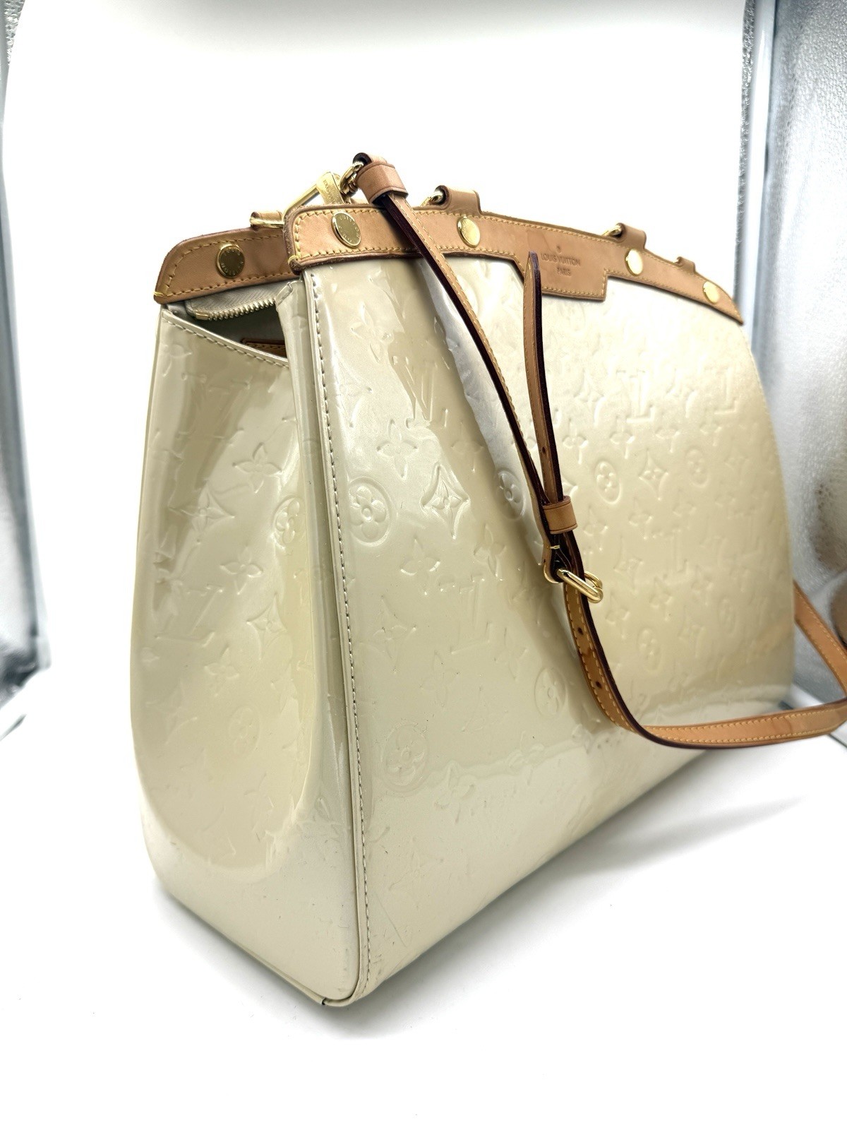 Authentic Louis Vuitton Vernis Brea GM in Blanc Corail