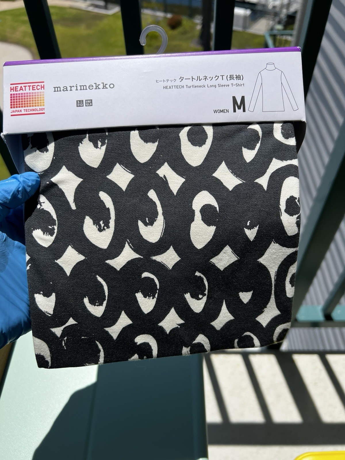 UNIQLO Marimekko HEATTECH Turtleneck Top Women’s M Black Swirl Limited Edition