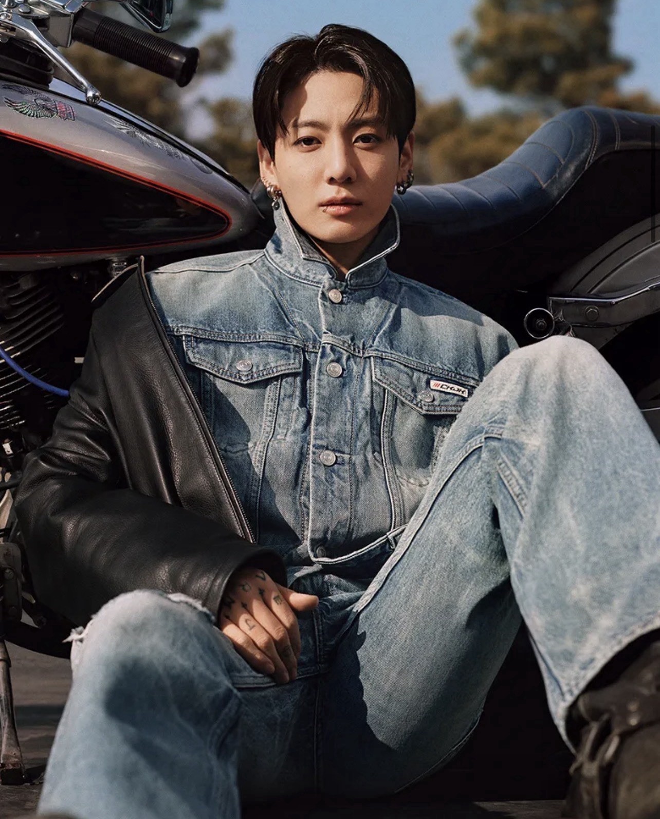 Calvin Klein Jeans Men’s 90s Straight Fit Light Wash Distressed Denim JUNGKOOK