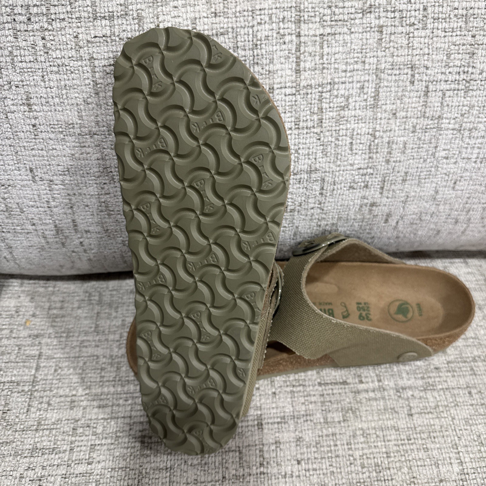 Birkenstock NWOB Gizeh Big Buckle Rivet Logo Faded Khaki Textile Vegan size 39