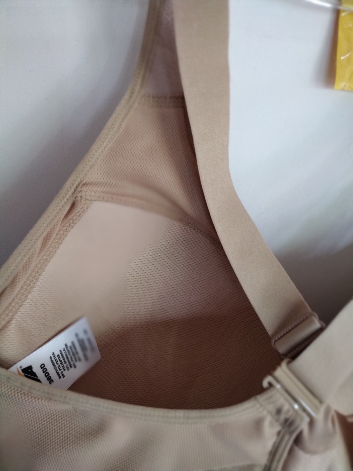 Avia 76L627Underwire Lined Sport Bra Size 38DDD NUDE CONVERTIBLE STRAPS