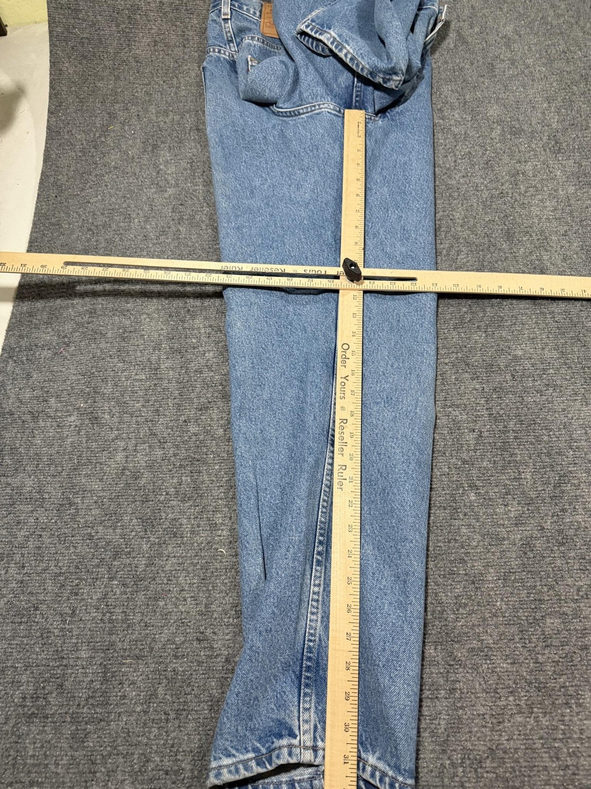Levis Jeans Mens 34×32 Blue Relaxed Straight Leg Denim Light Wash Casual Classic