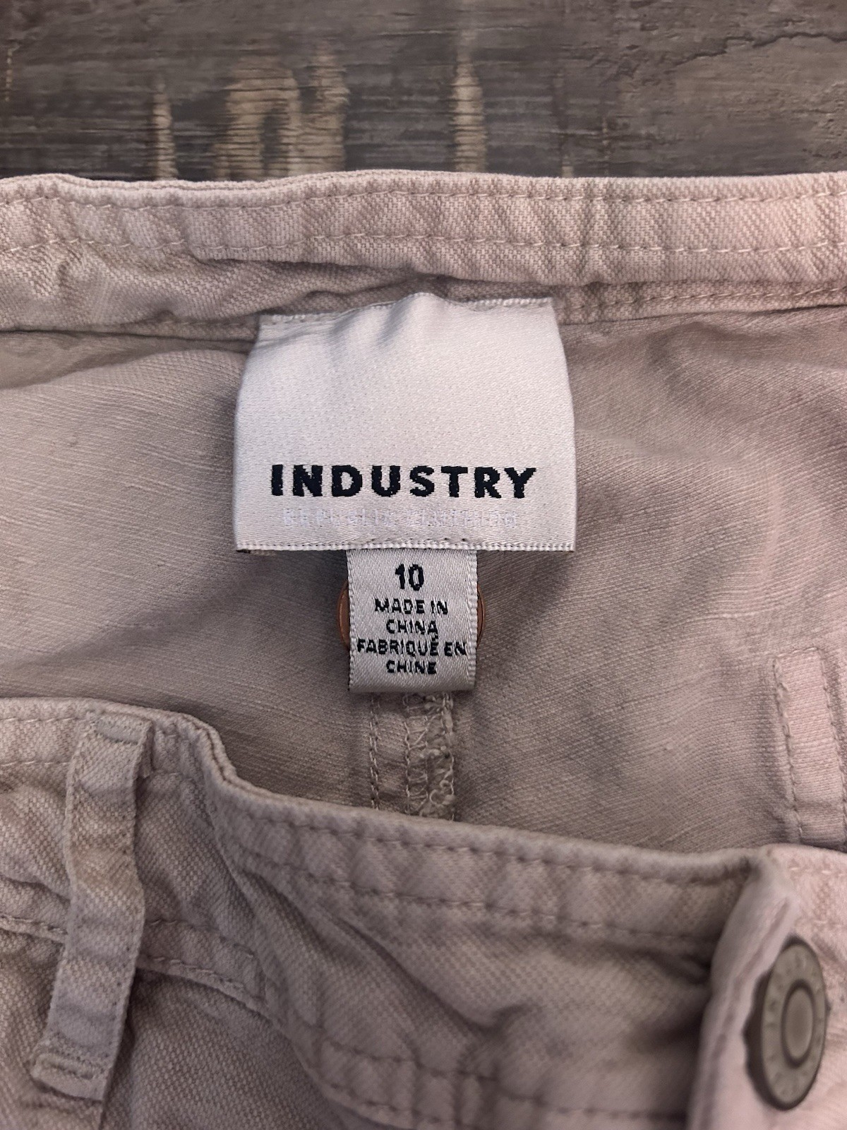 Industry Women’s Beige Solid Cargo Pants Flat Front Pockets Button Zip 10