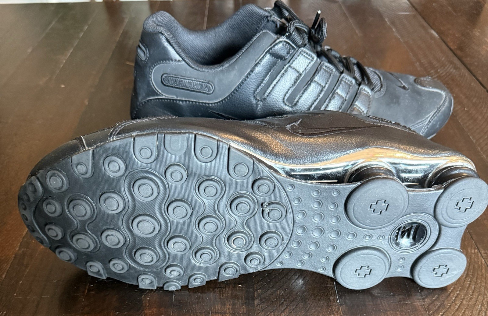 Nike Shox NZ Premium Black Chrome Black/Black-Chrome Low Top Lace Up 536184-001