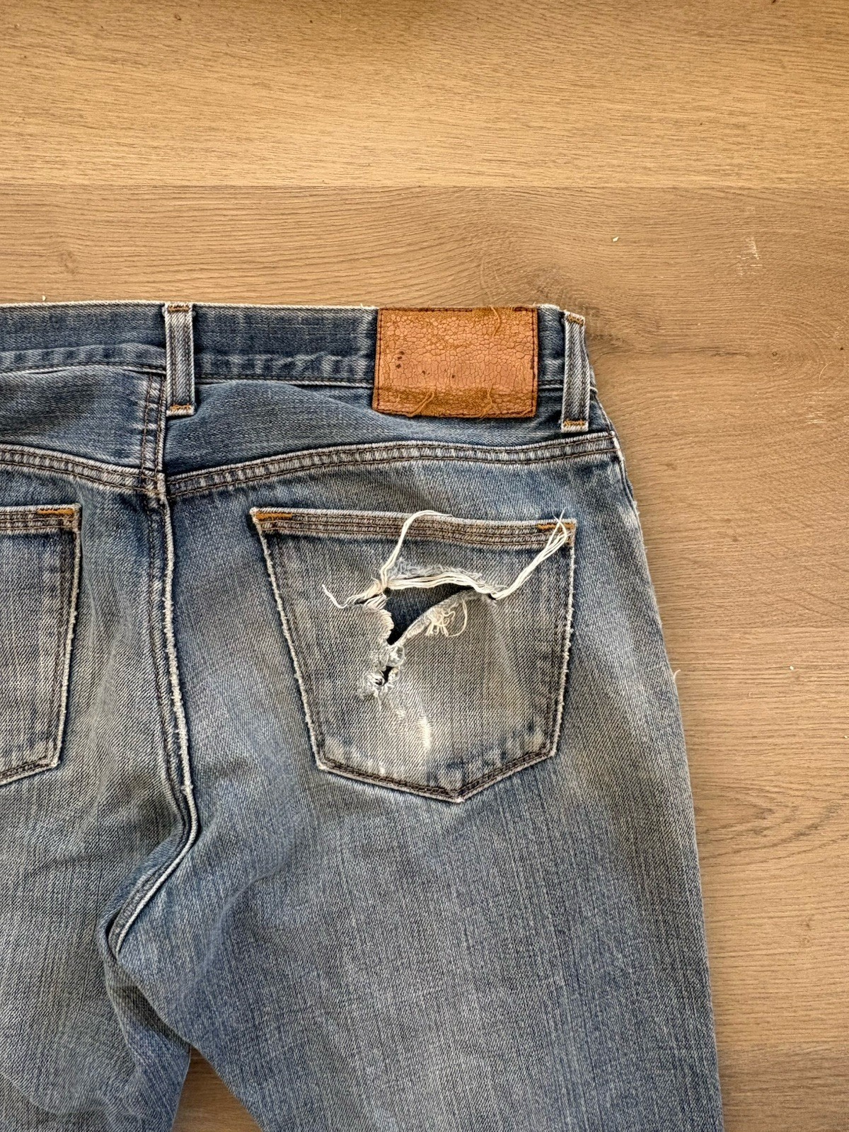 Vintage Y2K Quiksilver Men’s Jeans – Light Wash Blue Distressed