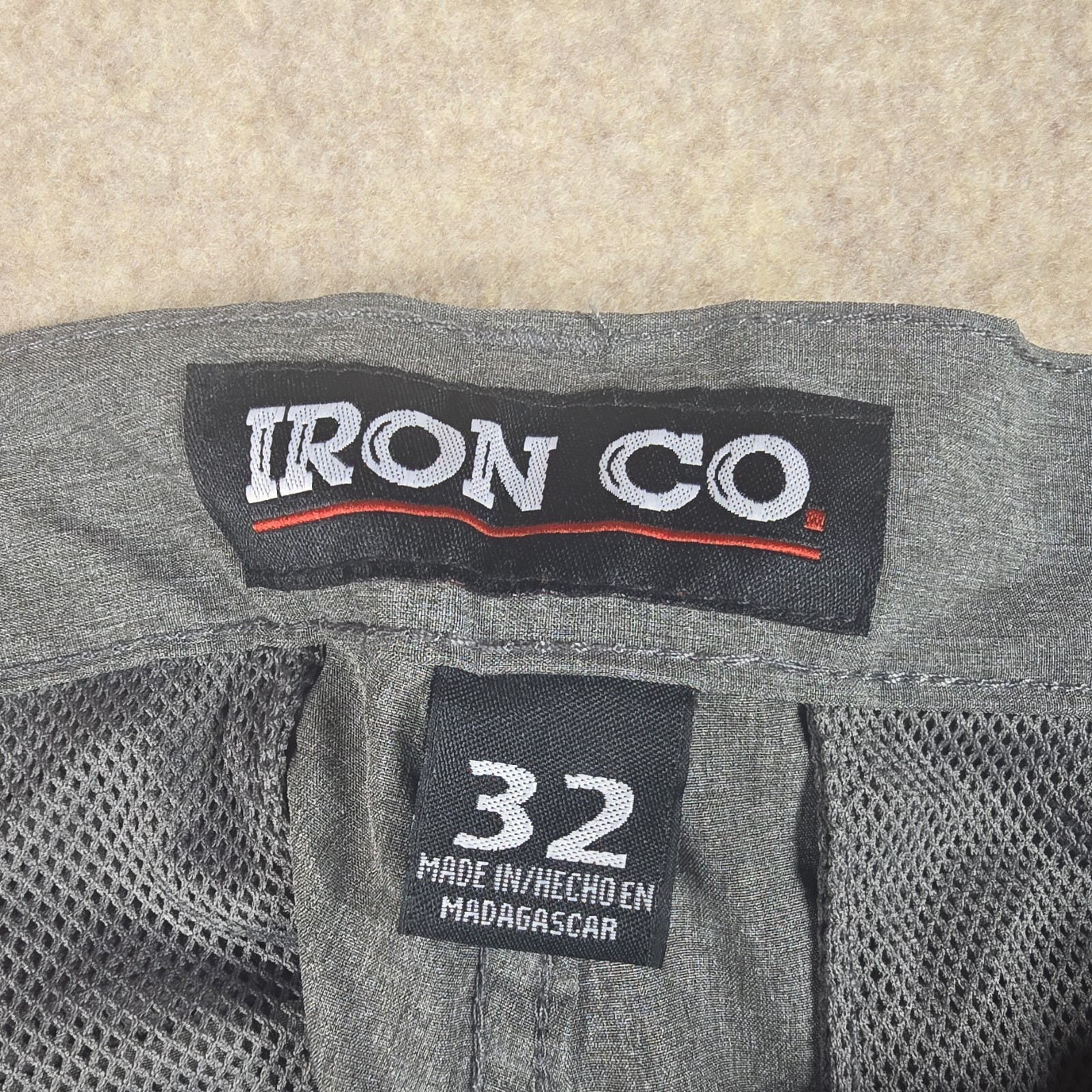 Iron Co. Men’s Hybrid Cargo Shorts Gray Solid Stretch Belted Buckle H427802S