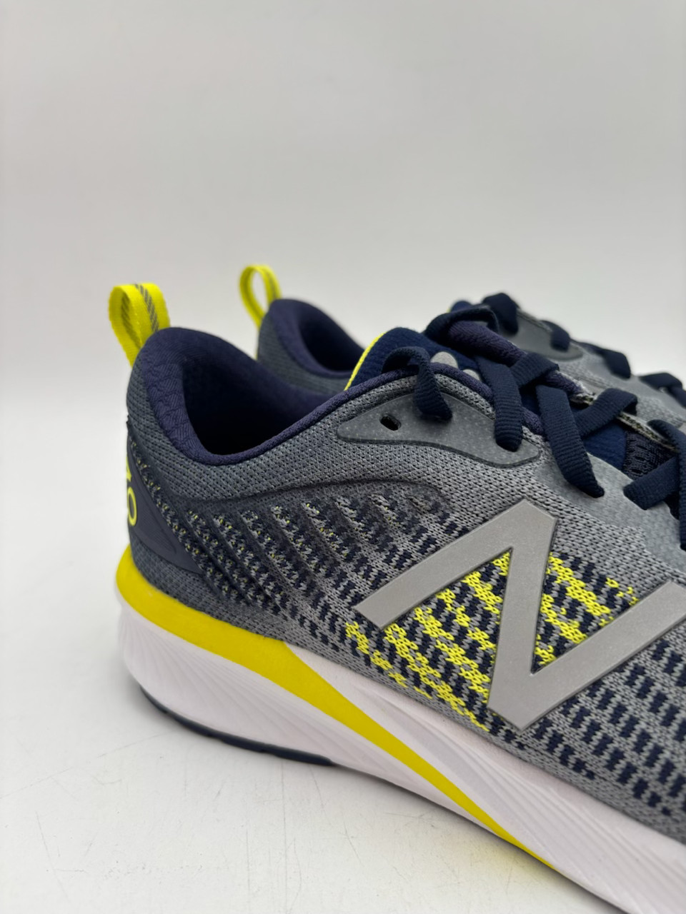 New Balance M870GY5 Men’s NEW Running Shoes Gray Multiple Sizes NIB