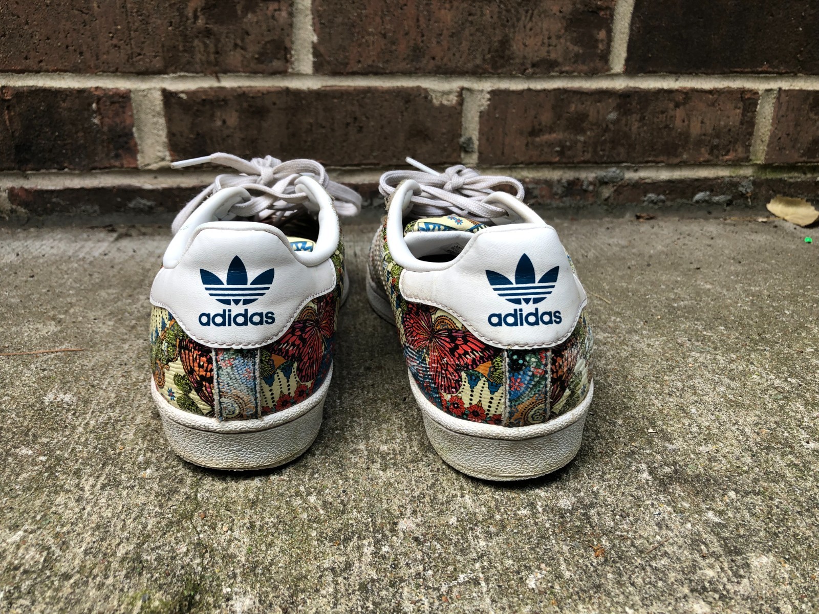 Adidas sneakers kicks women’s size 6.5