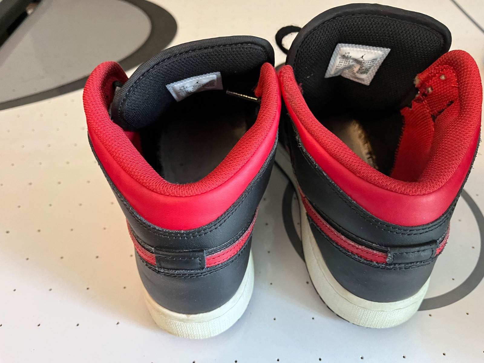 Air Jordan Retro 1 Mid Bred
