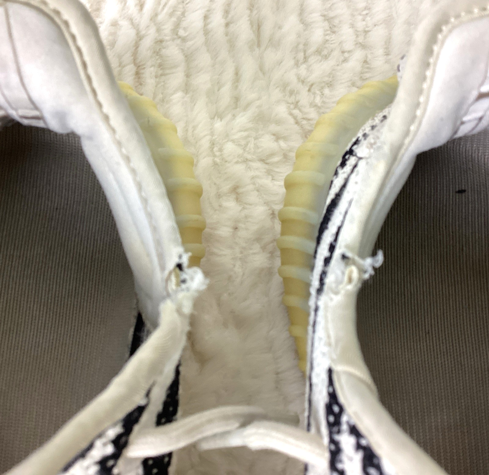 Adidas Yeezy Shoes V2 Boost 350 Men’s Size 7 Low Zebra, Moderate Wear