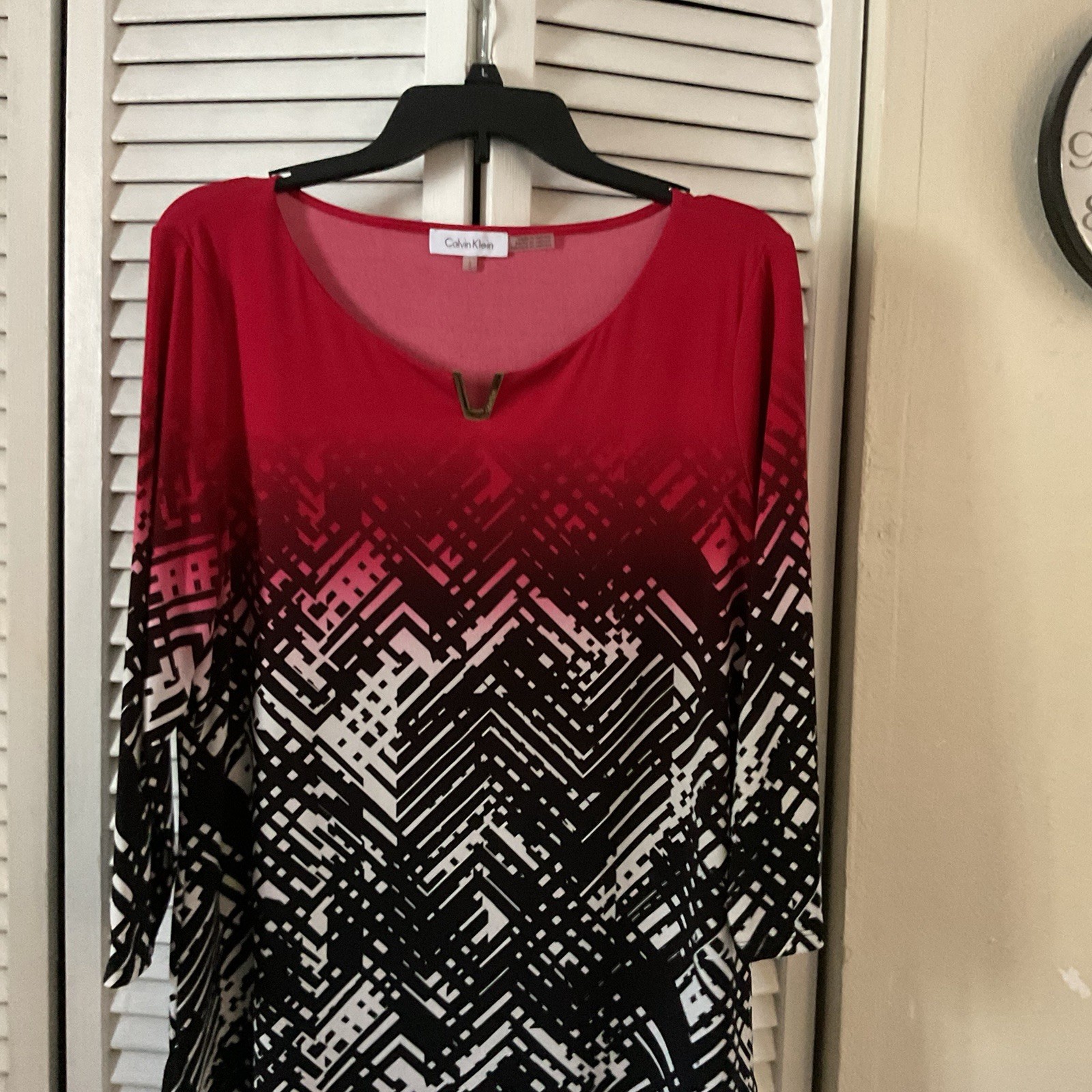 Calvin Klein Maternity Top L Red/Black/White Geometric V-Neck 3/4 Pullover