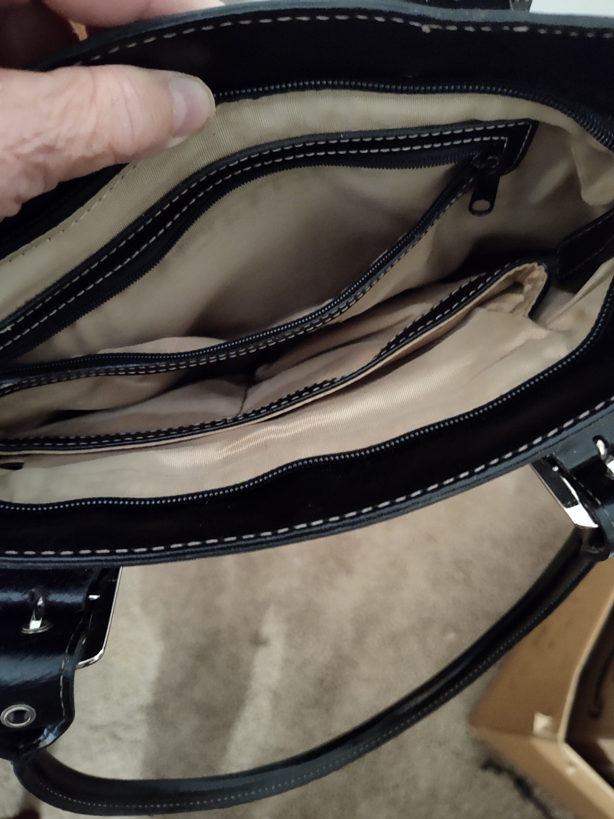 Nine West Black Shoulder Bag Zip Closure Double Handles Inner Pockets Lined
