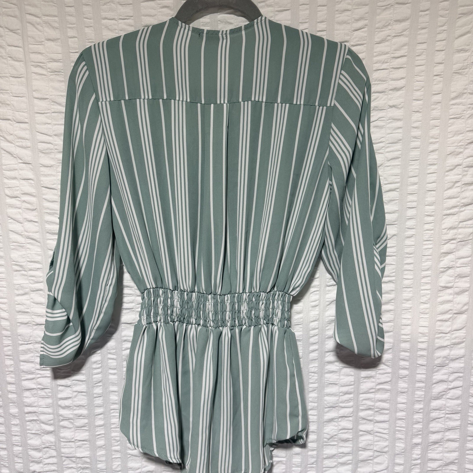 rue21 Womens Green White Striped Woven V-Neck Zip Roll Tab Blouse L