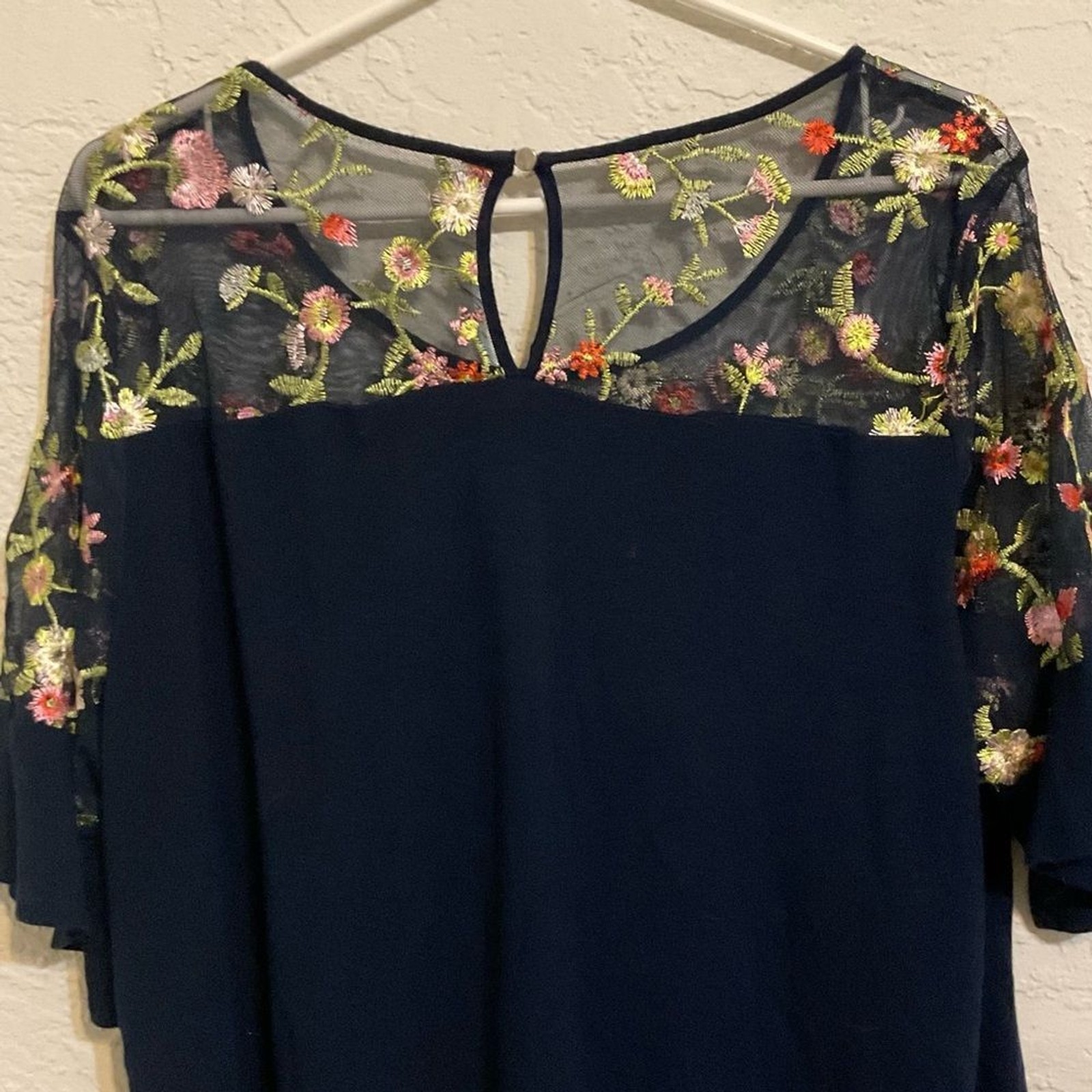 Embroidered black top L