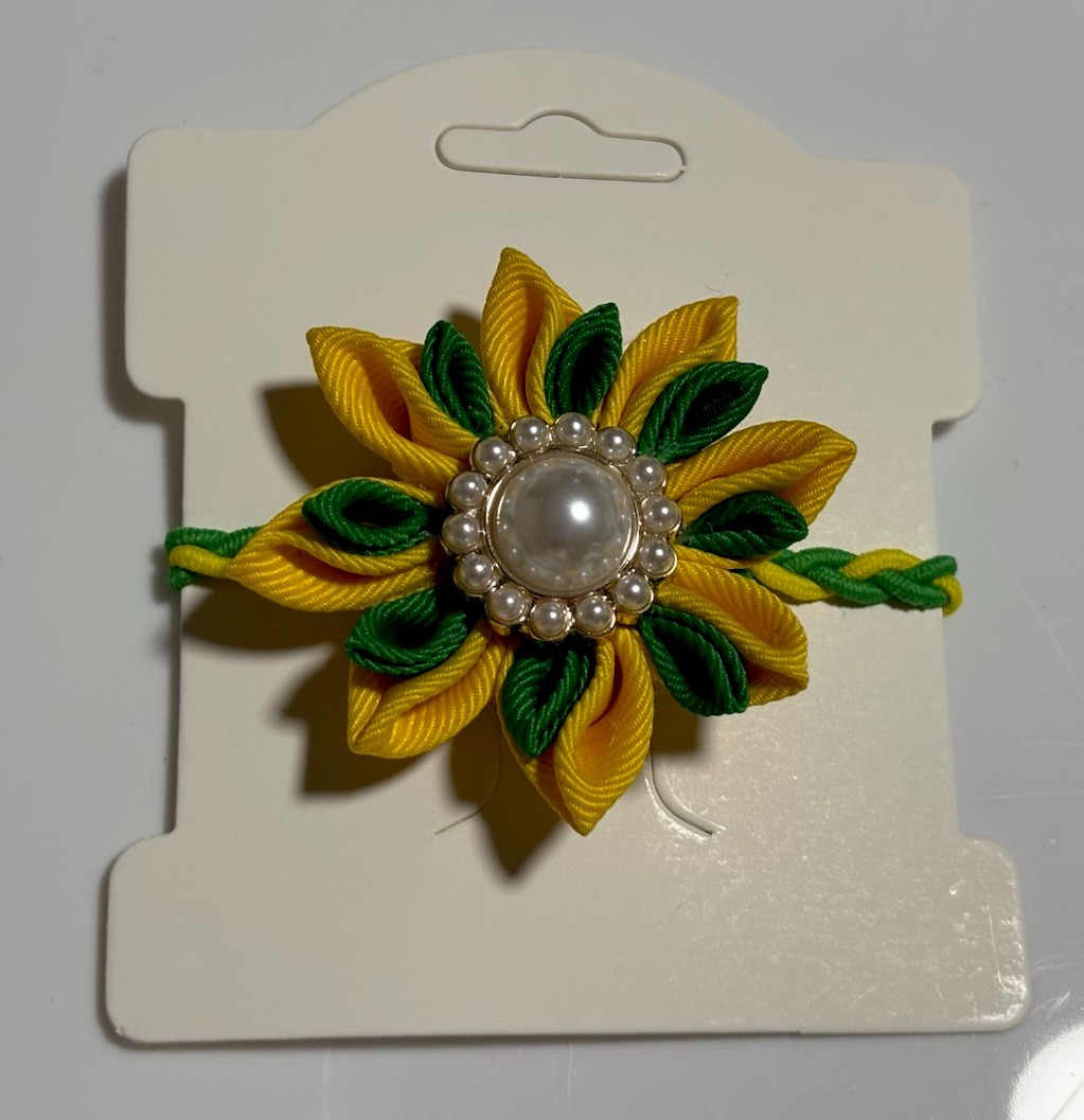 🌸 Handmade Kanzashi Flower Hair Tie –Yellow and Green with Pearl Center