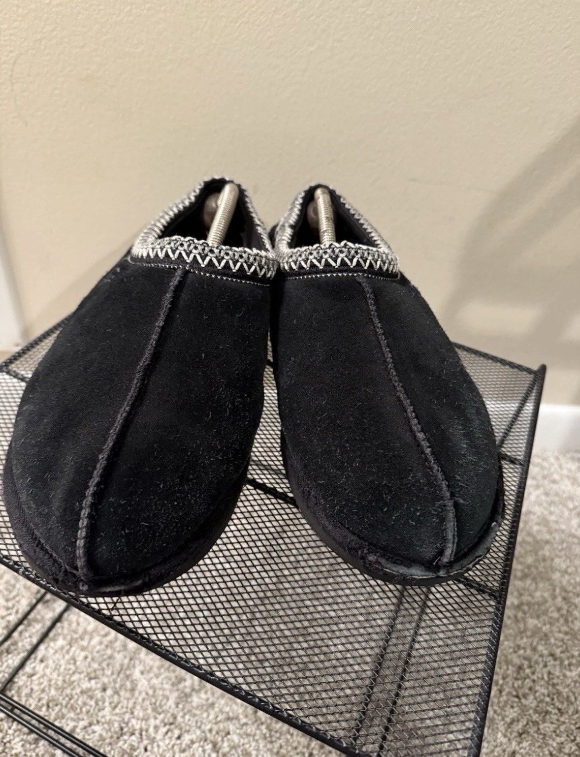 Ugg Tasmin Slippers Black Suede Mens 7.5 Womens 9 runs LARGE Stretched Broken In