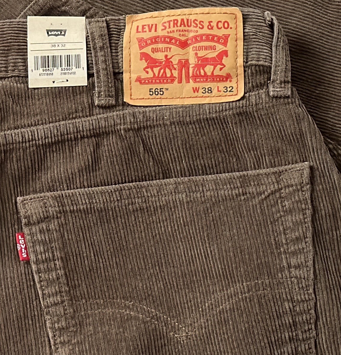 Levi’s Men’s 565 Loose Straight Corduroy Pants