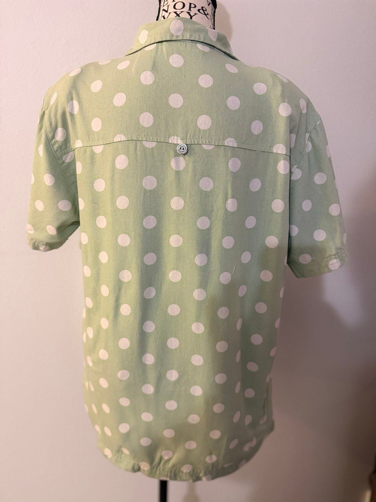 Y2K 80’s 90’s Women’s 100% Silk Mint Green Polka Dot Short Sleeve ButtonUp Shirt