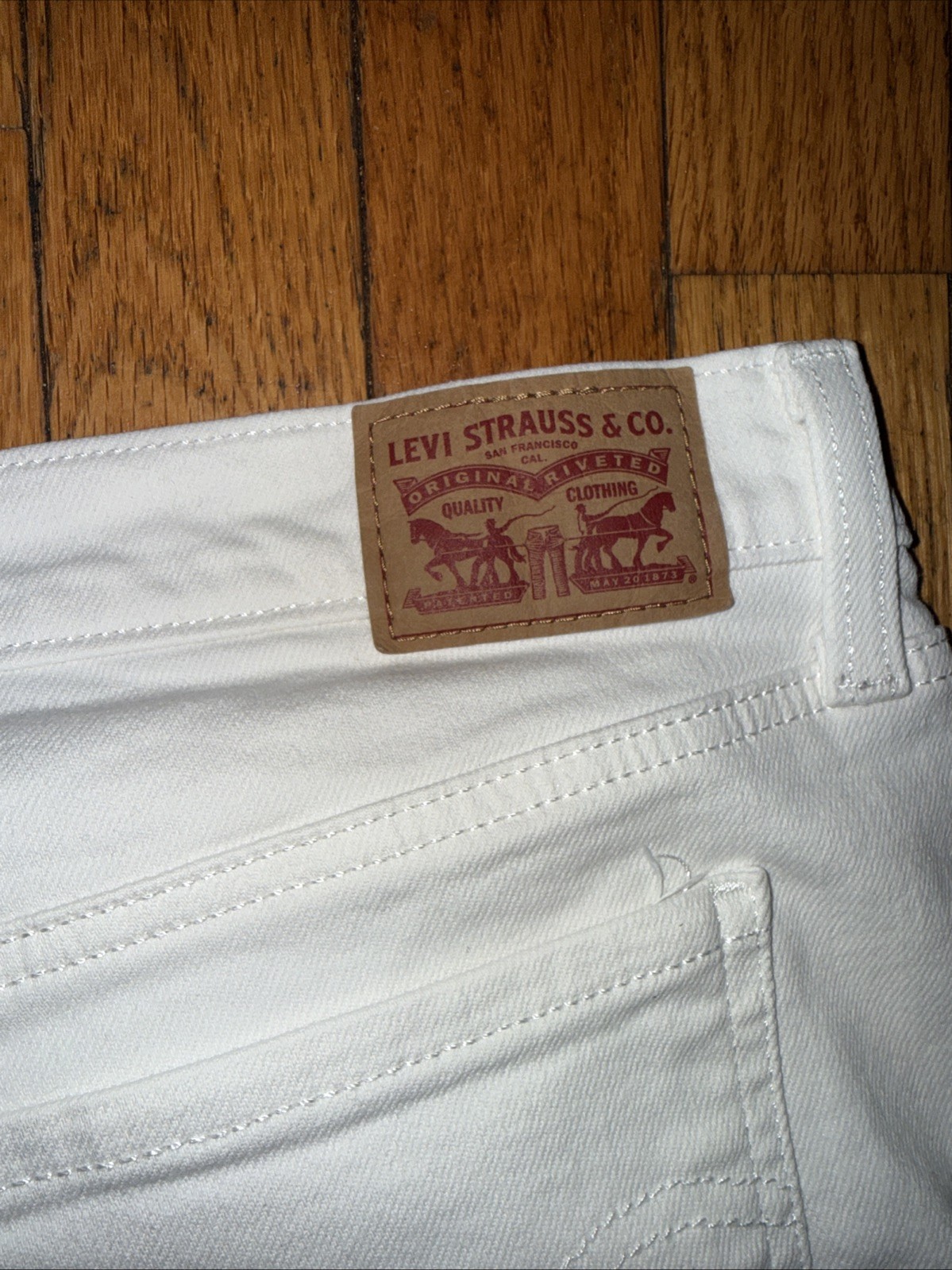 Levi Strauss Womens Shorts Size Mid Rise Mid Length Denim White Size 32 New