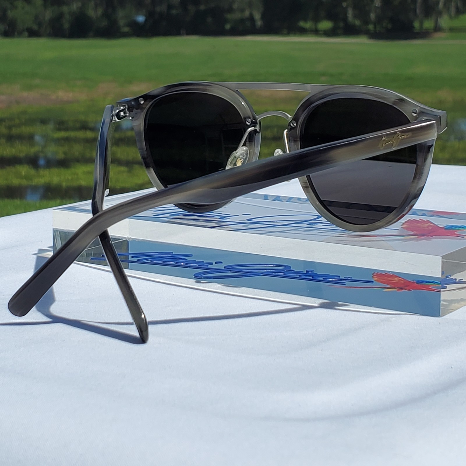 *******Maui Jim “SUNNY DAYS” 529-14E Gloss Grey Horn Frames / Grey Lenses*******