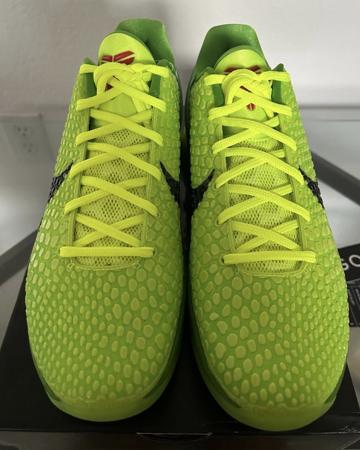 Nike Men’s Green/Black Low Top Lace-Up Activewear Athletic Sneaker Shoes