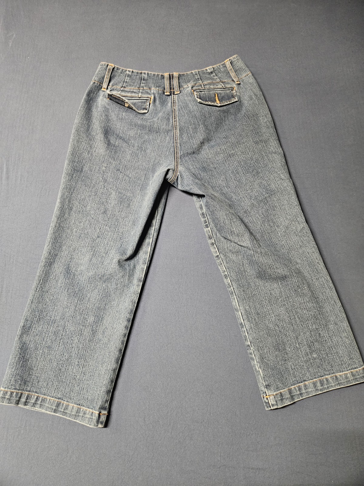 Liz Claiborne Women’s Petite Blue Medium Wash Wide-Leg 5-Pocket Zip Jeans