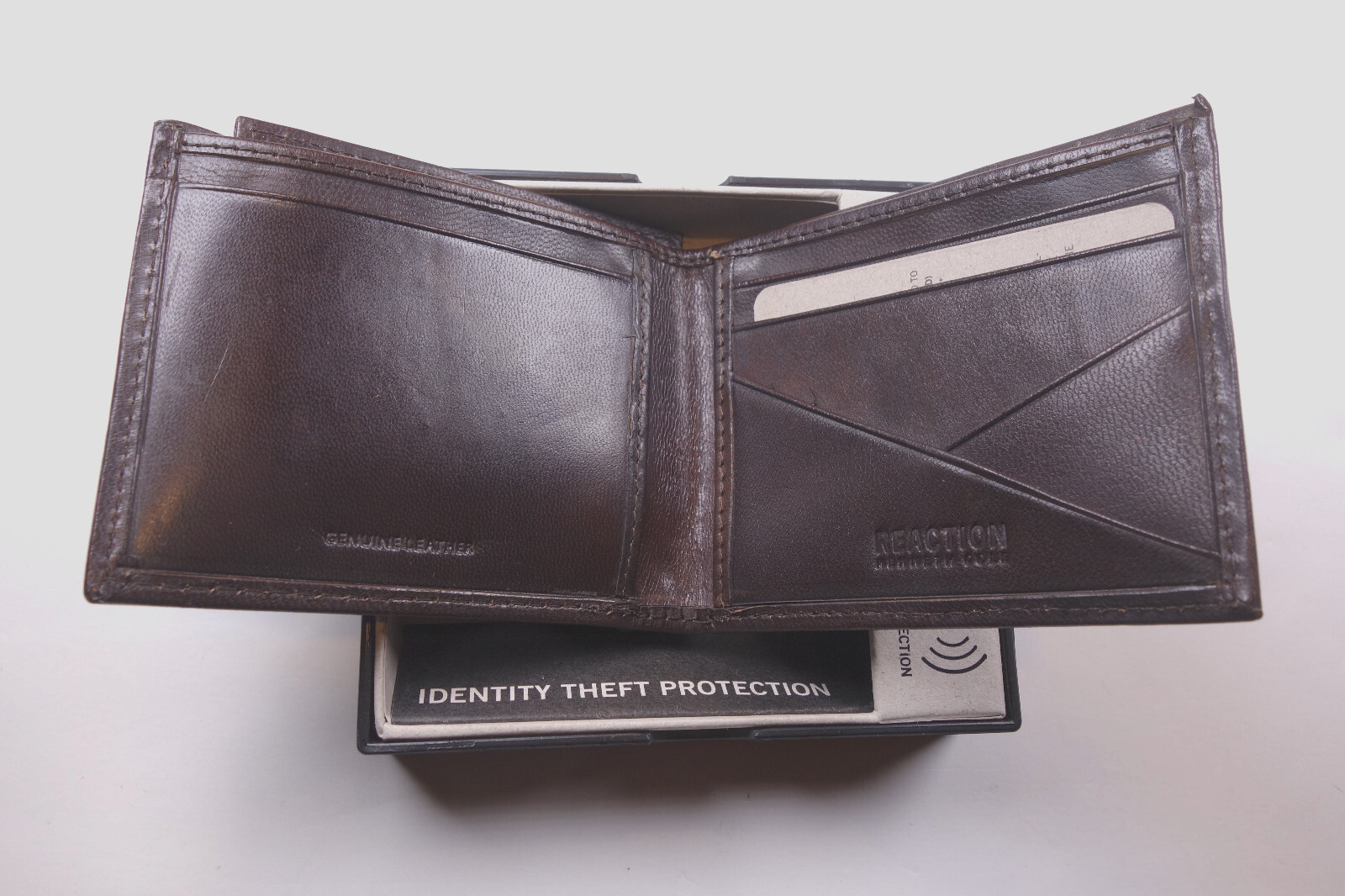 KENNETH COLE REACTION Brown Slim Fold RFID Blocking Bi-Fold Wallet w/ Card Case