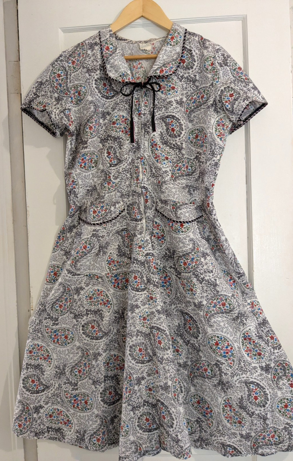 Styled by Loralyn 40’s or 50’s Vintage Cotton Dress, floral pattern