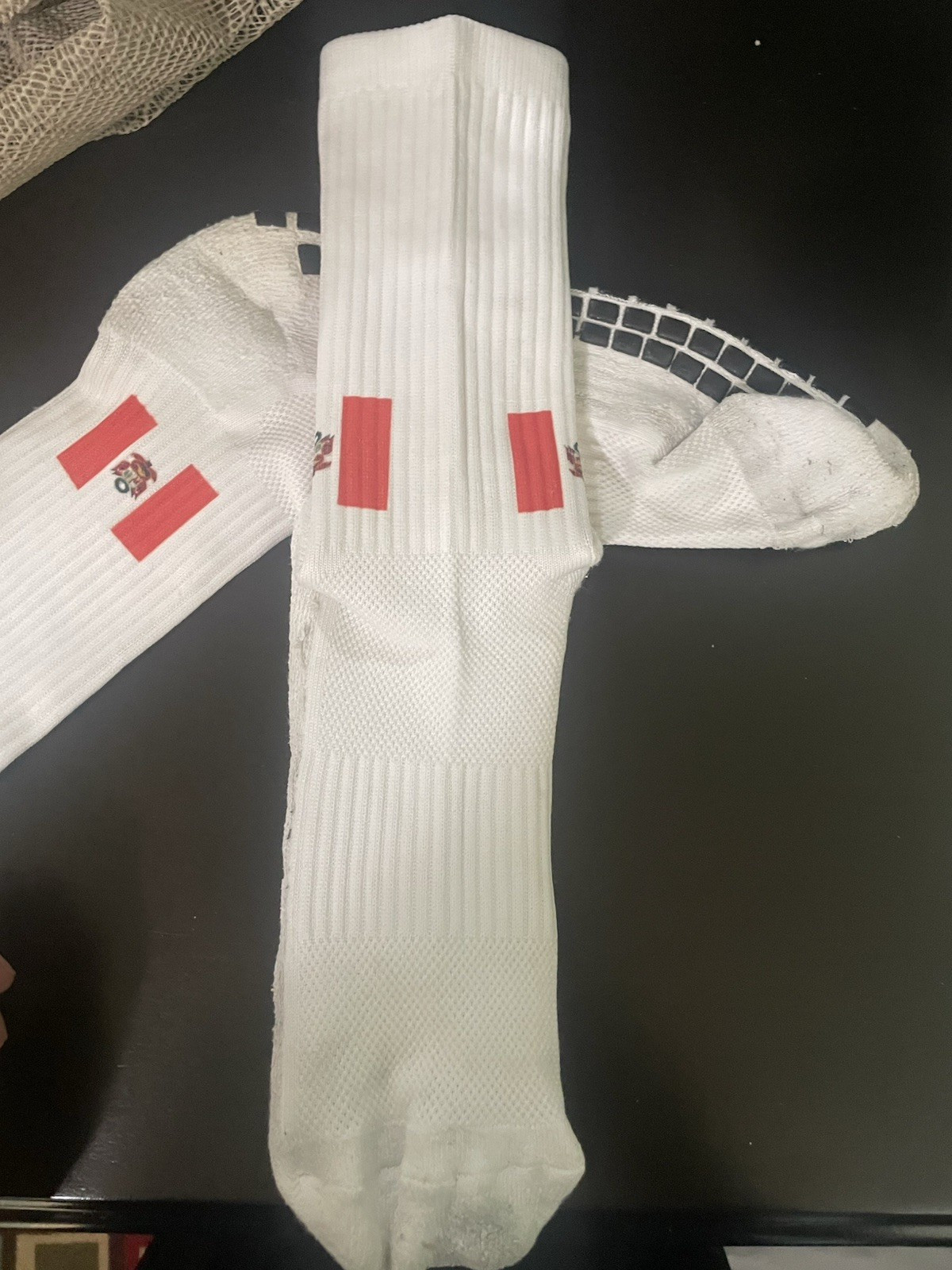 Premier Edge Men’s Athletic Mid Calf Grip Socks Flag Pattern Size 9-11 1 Pair