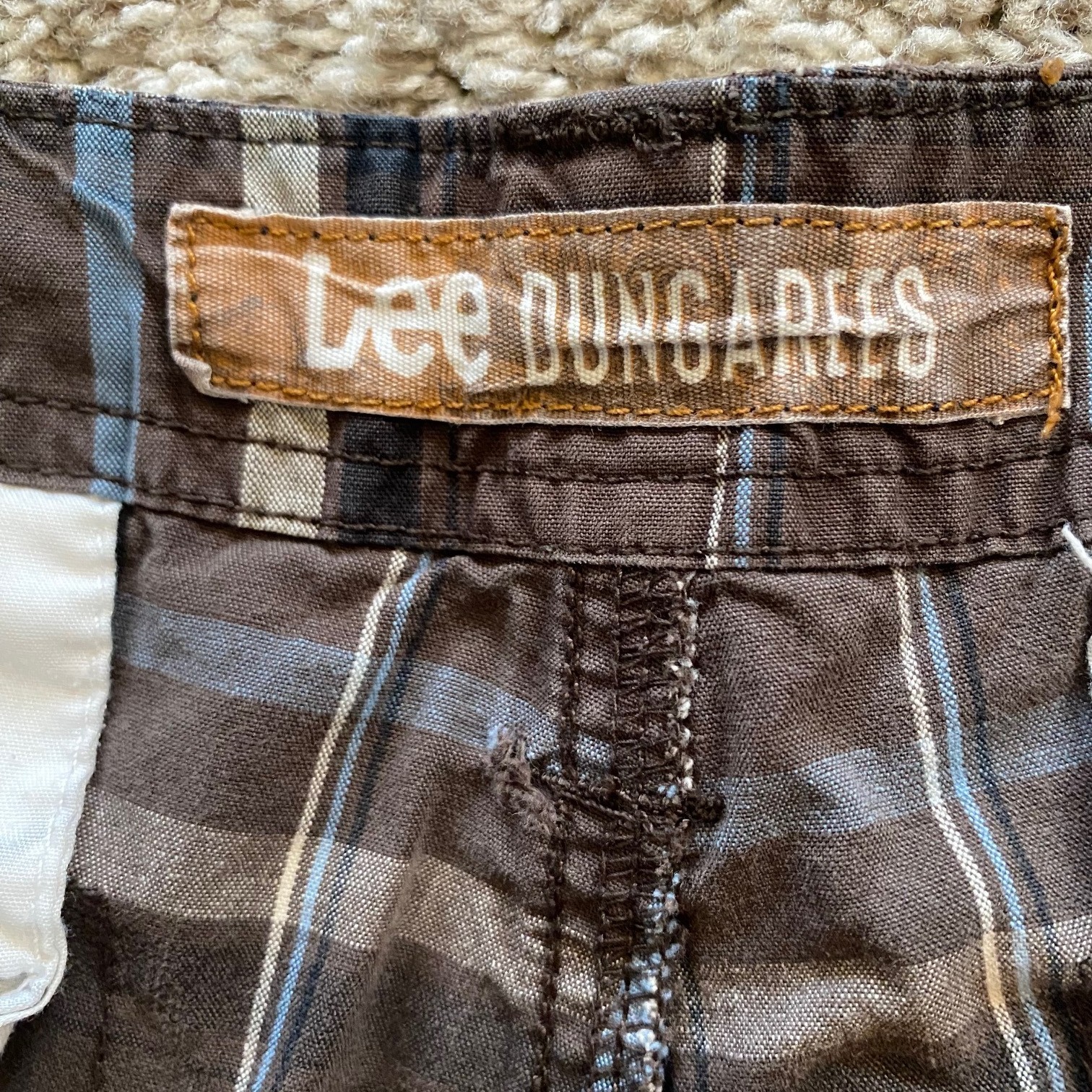 Lee Dungarees Men’s Plaid Beige White Blue Cotton Cargo Shorts Pockets Size 36
