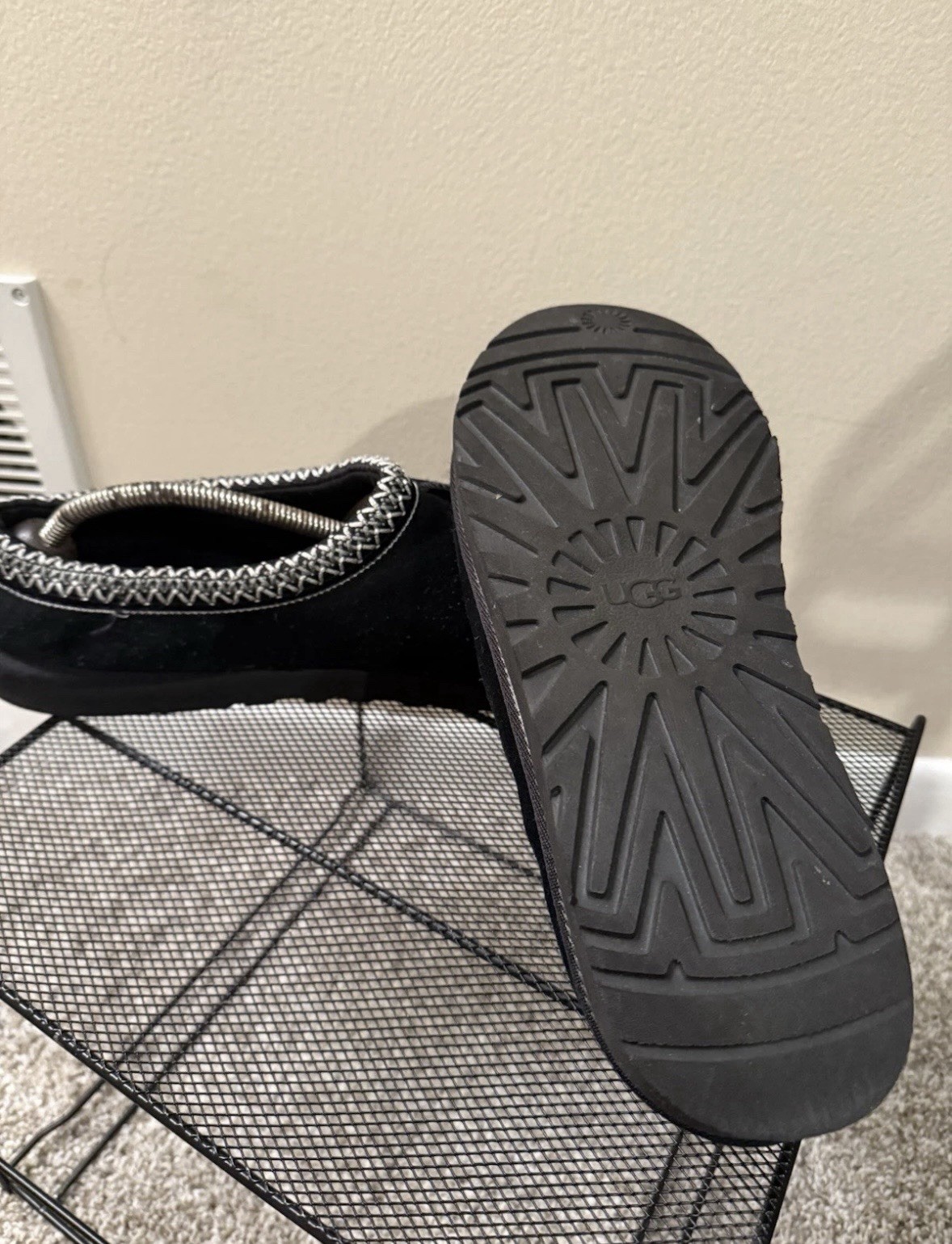 Ugg Tasmin Slippers Black Suede Mens 7.5 Womens 9 runs LARGE Stretched Broken In
