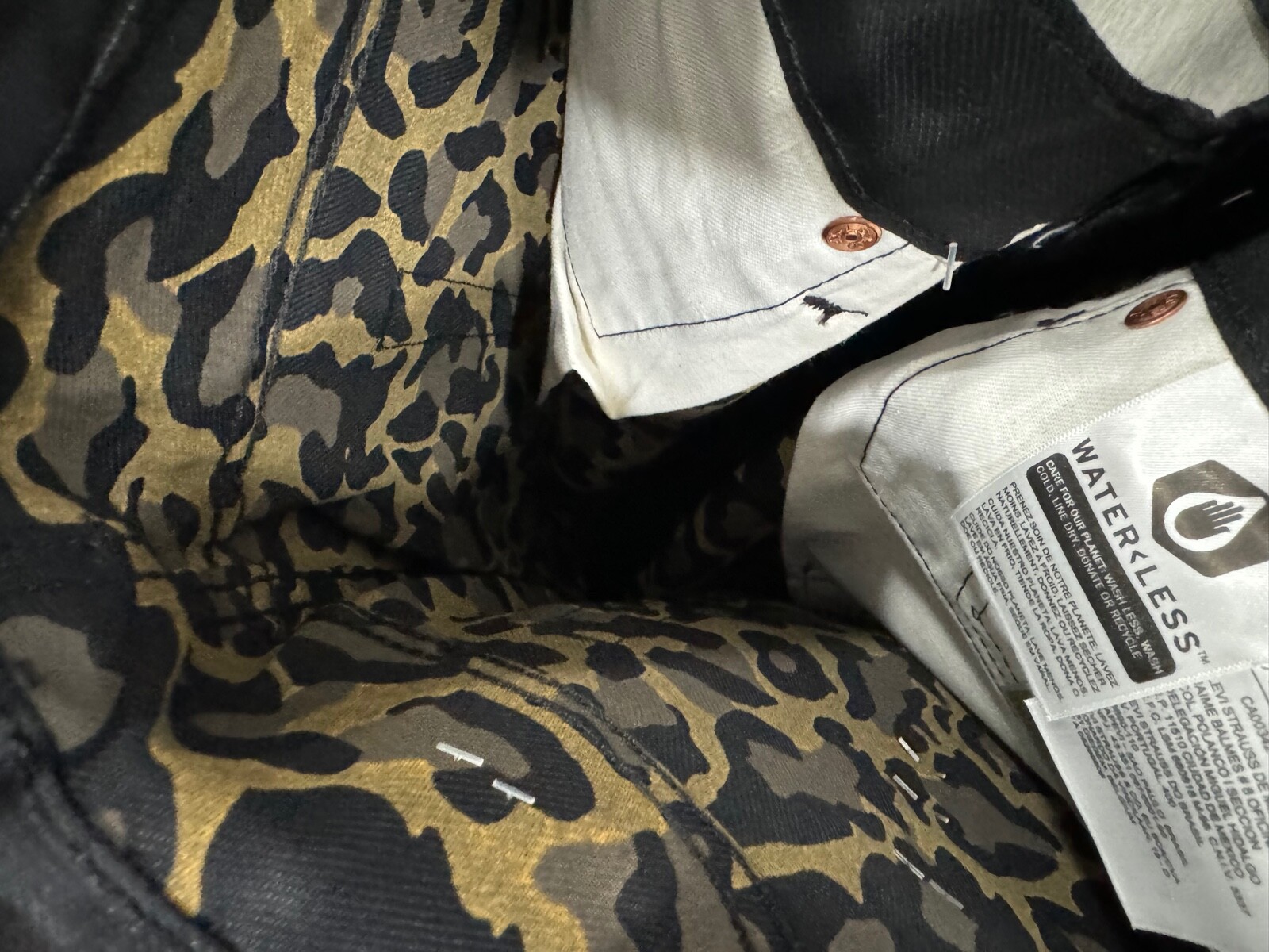 Levi’s Men’s 501 Original Fit Leopard Print Men’s Jeans 005012886