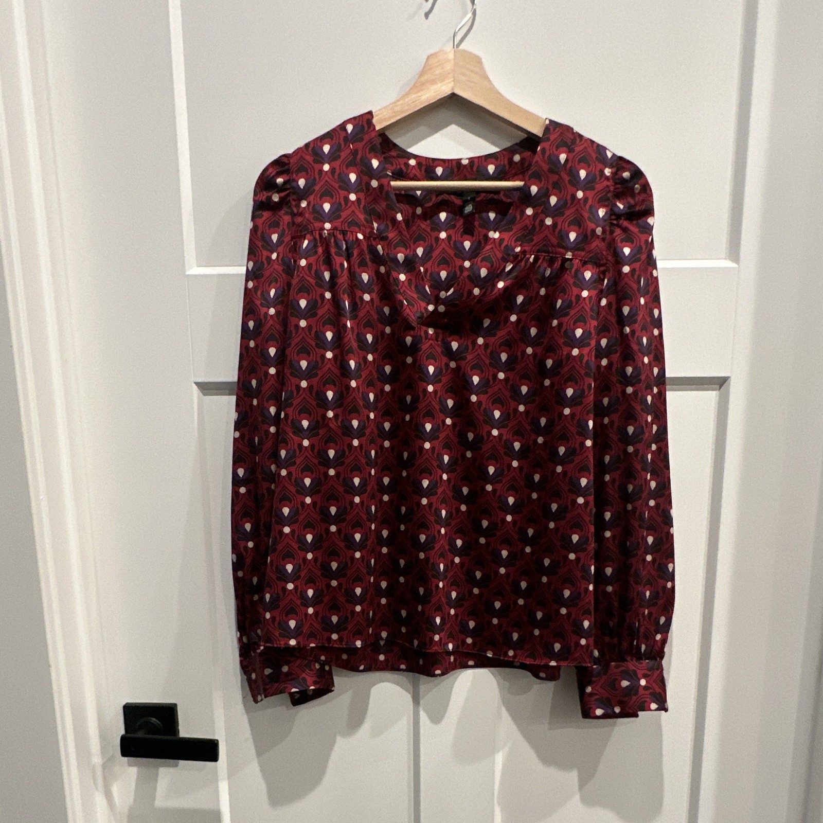 White House Black Market Women’s S Geometric Round Neck Puff Sleeve Blouse