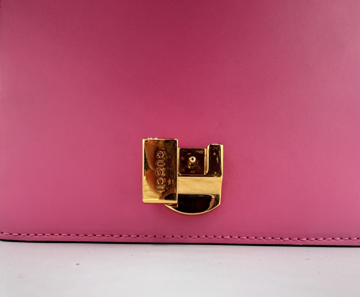 Authentic Gucci Sylvie Small Pink Leatheer Shoulder Bag Gold Chain Webstripe