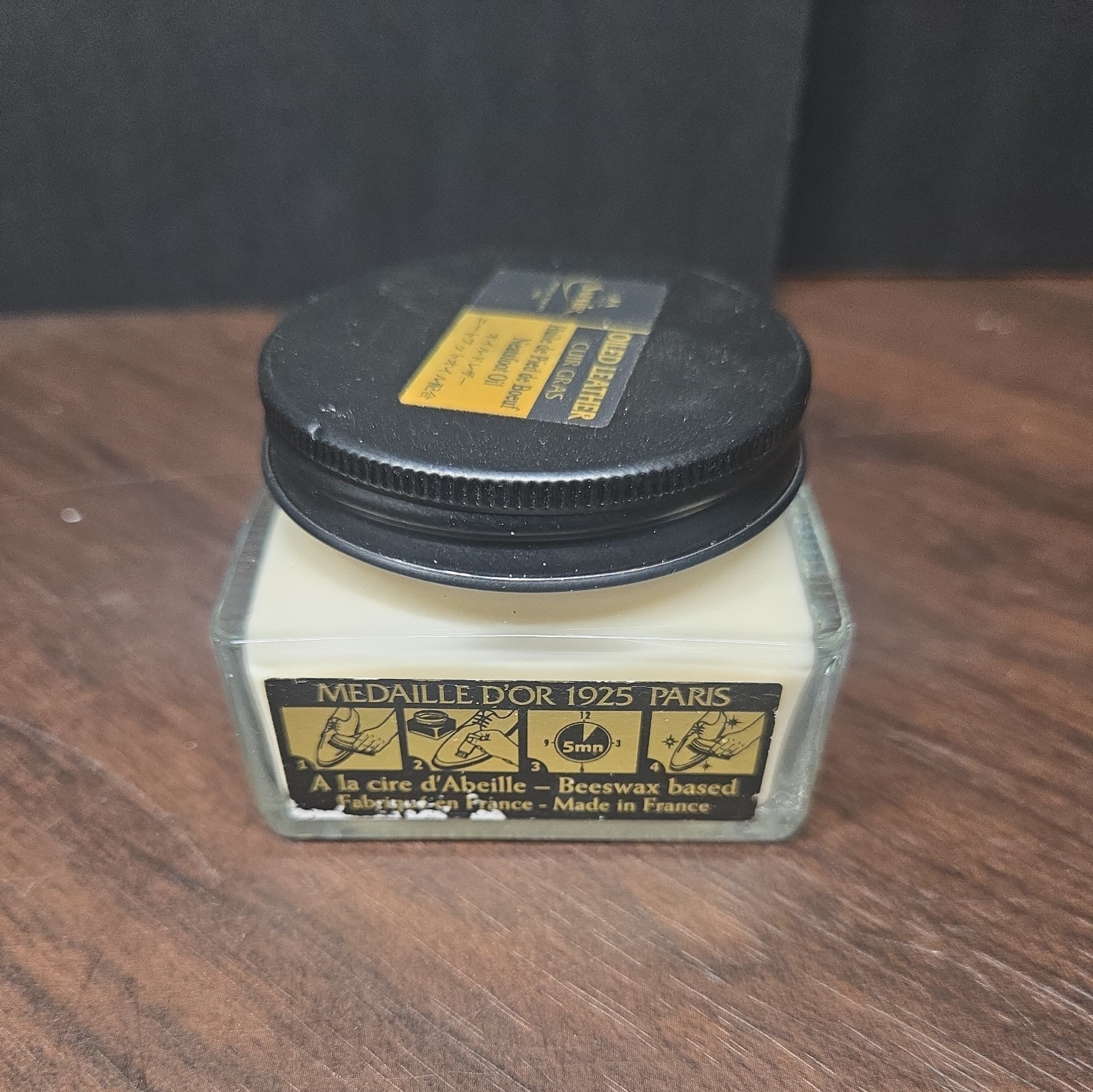 Oiled Leather Cream with Neatsfoot Oil for Nourishment and Water Repellence