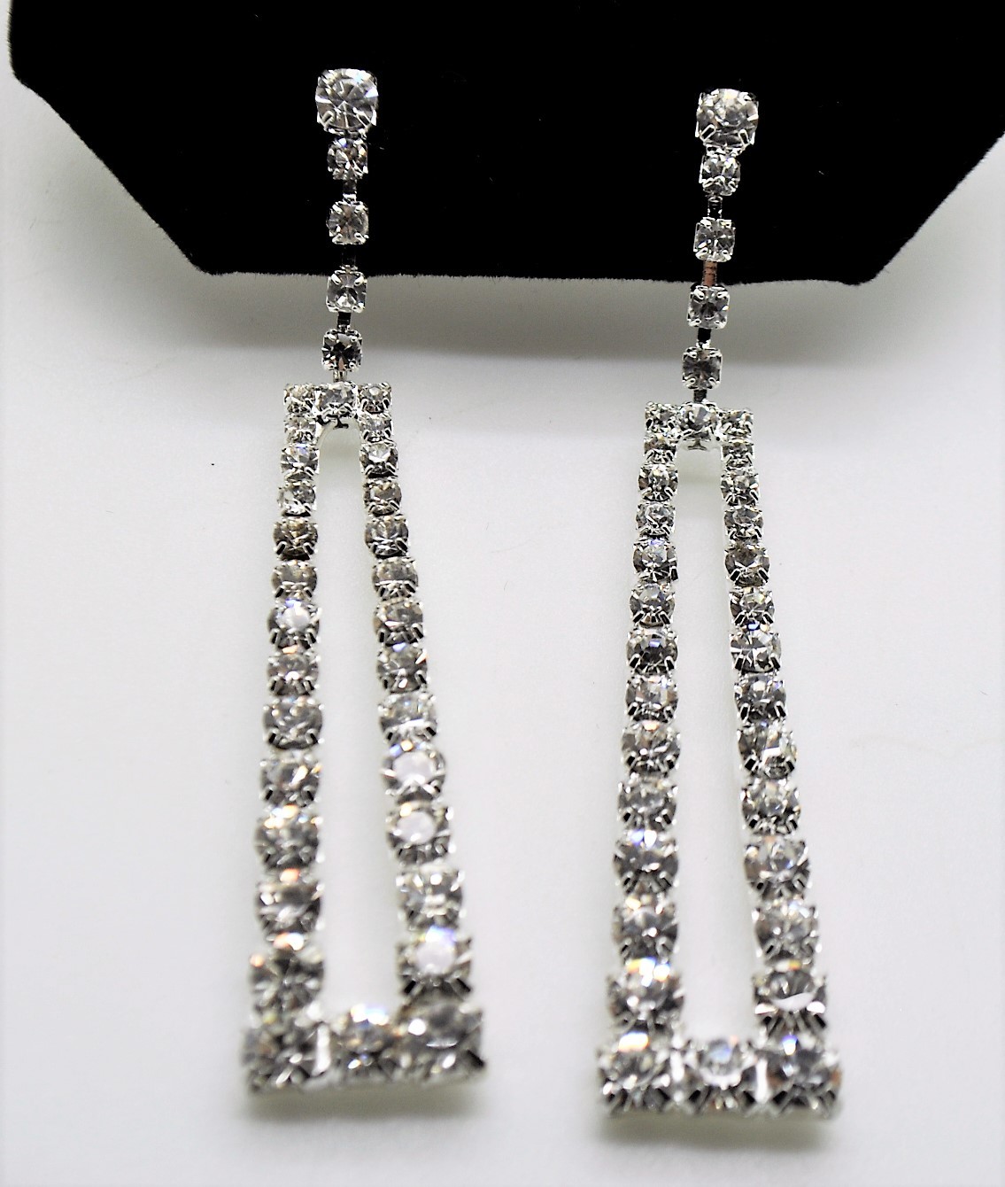 C321 SIMPLY UNIQUE DESIGN SILVER CLEAR COLOR WEDDING PARTY FASHION DROP EARRING